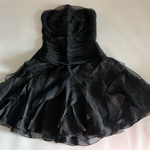 elegant dress for party, thin and delicate fabric.  semi new (used once time)